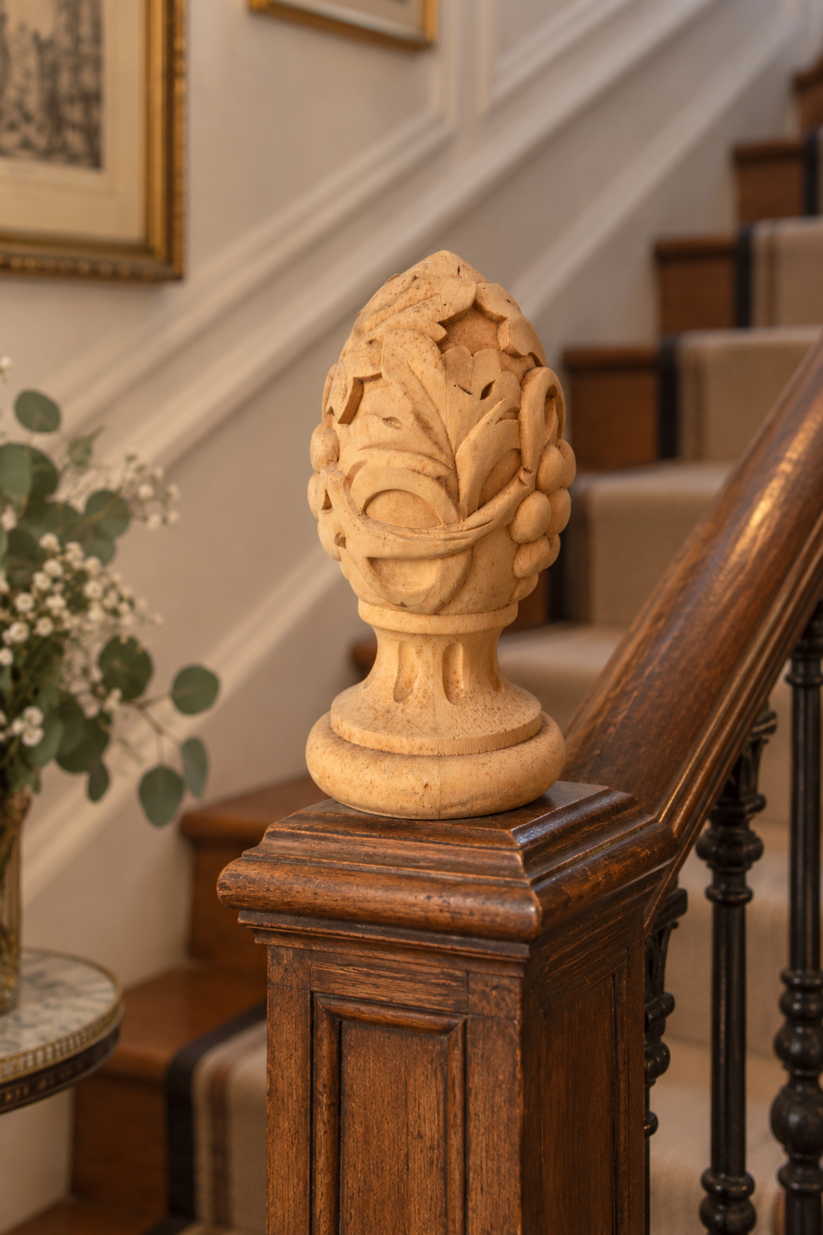 Pomme de pin en bois sculpté