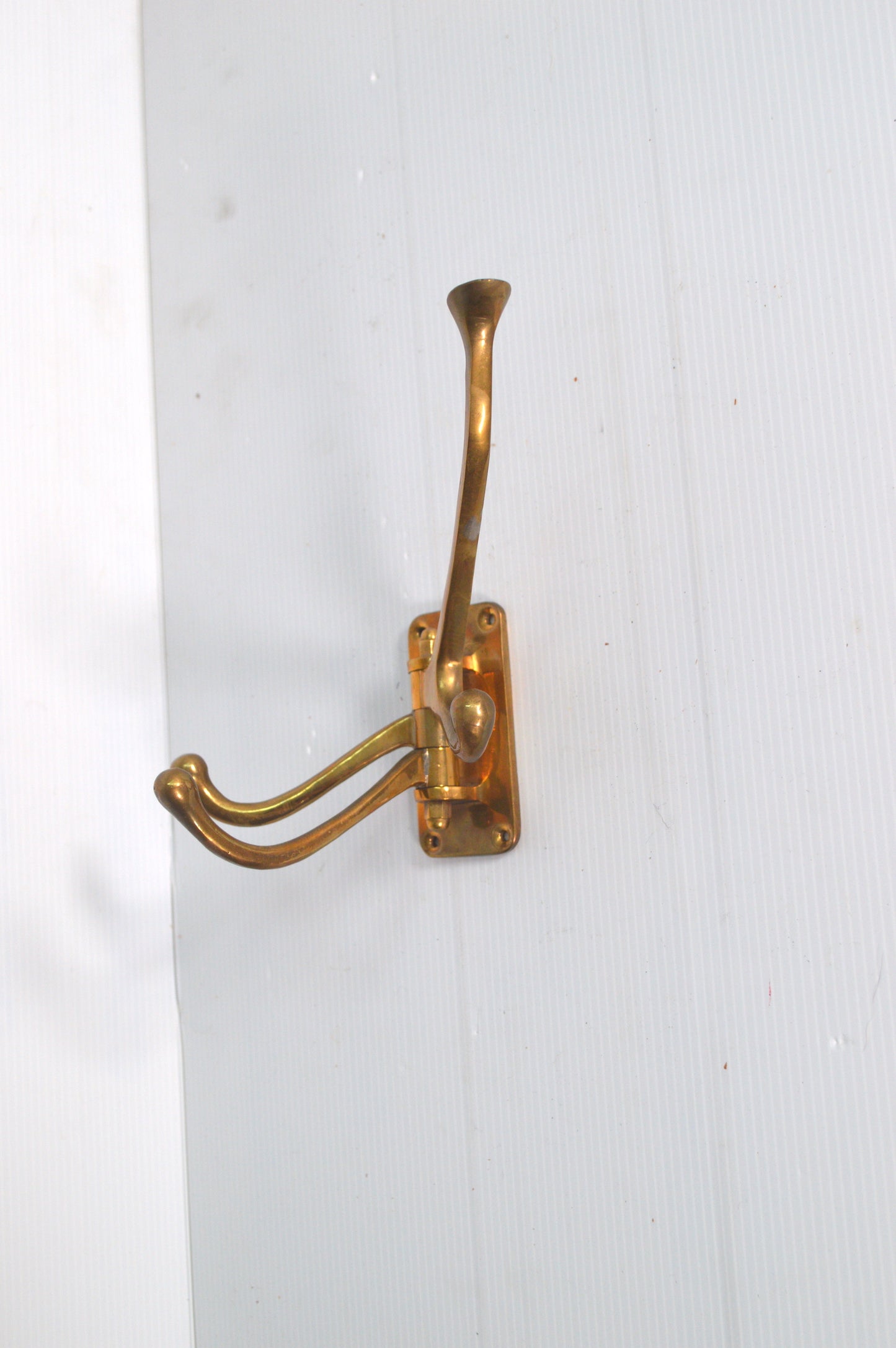 Porte-manteau pivotant