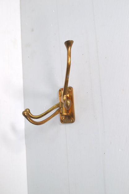Porte-manteau pivotant