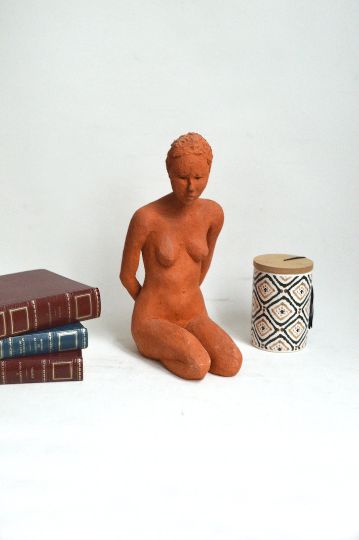 sculpture femme nue en argile