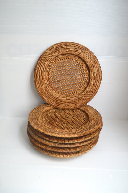 sous-assiettes-en-rotin