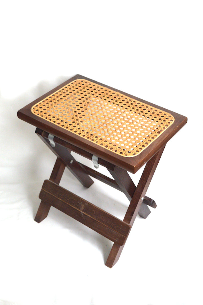 tabouret pliable en cannage