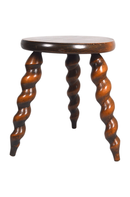 tabouret-tripode-en-bois-tourné