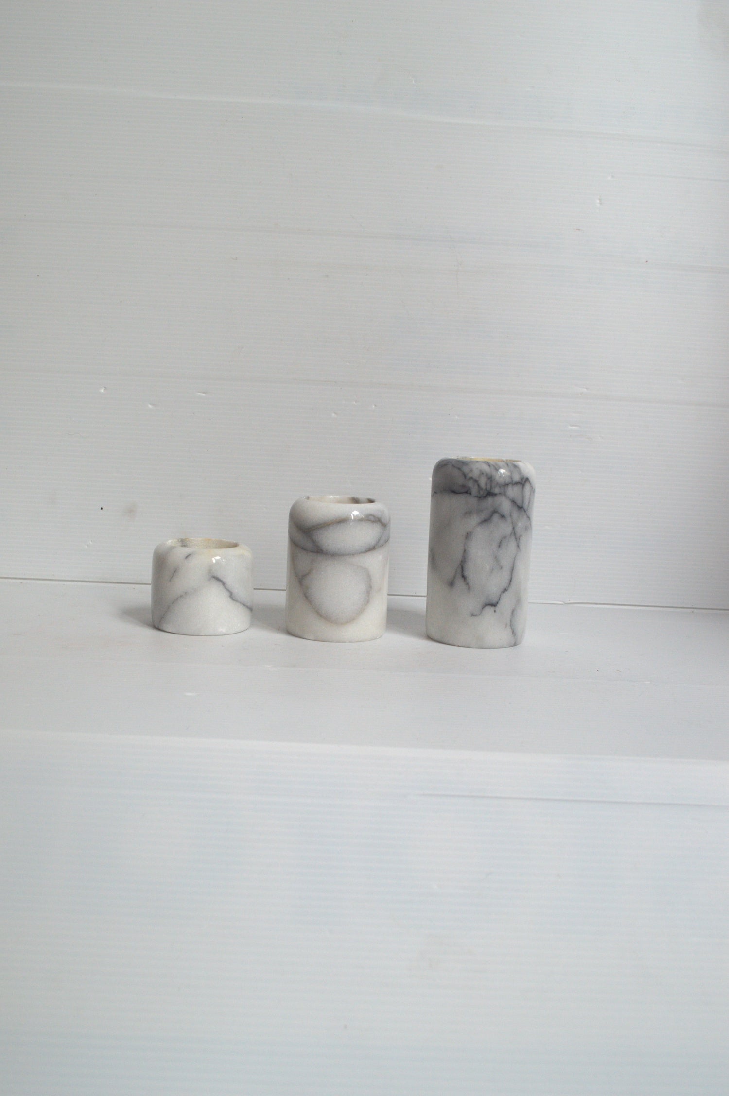 trio-de-bougeoirs-en-marbre