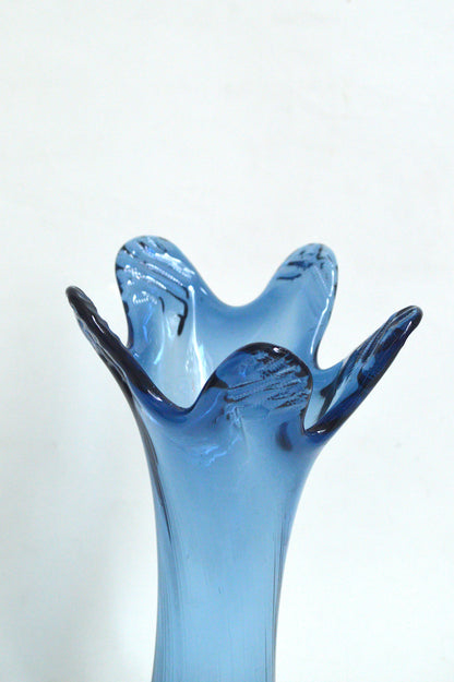 vase en verre bleu vintage