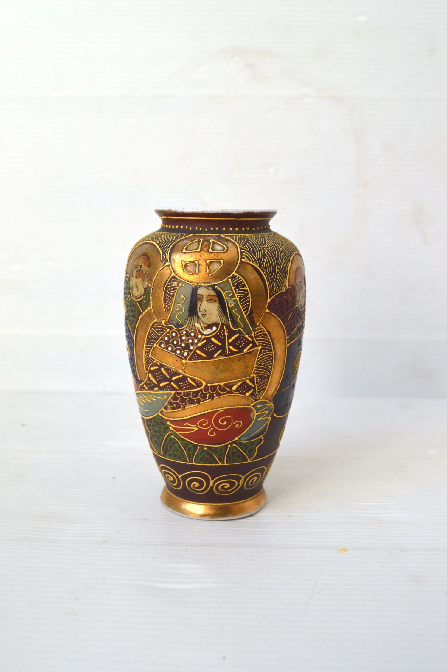 vase-japonais-en-porcelaine