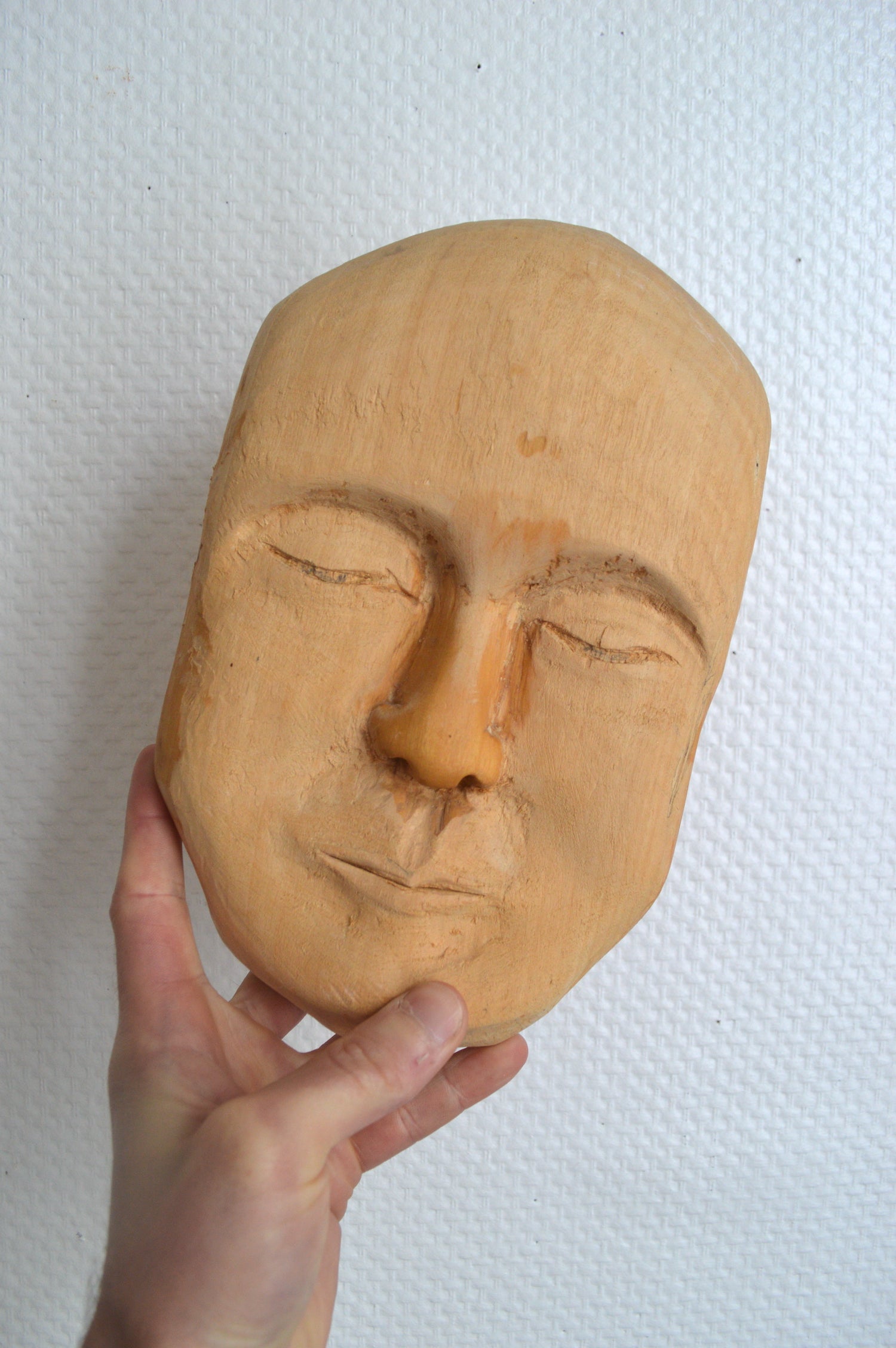 visage-en-bois-sculpté