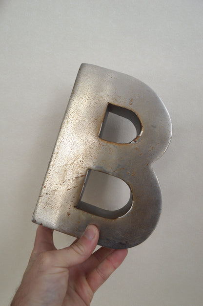 Lettre B