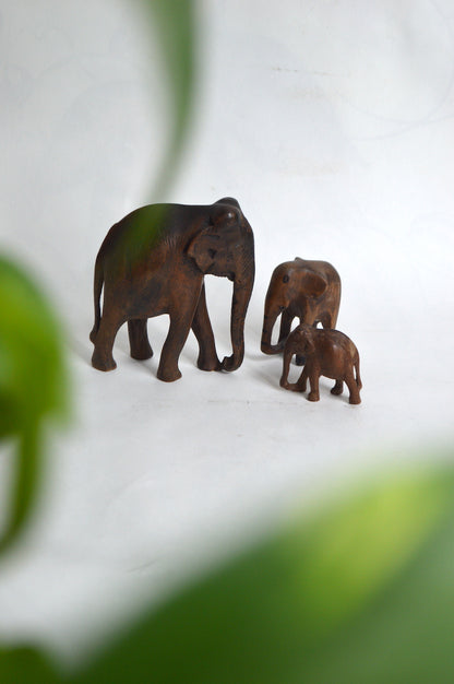 Trio d'éléphants en bois