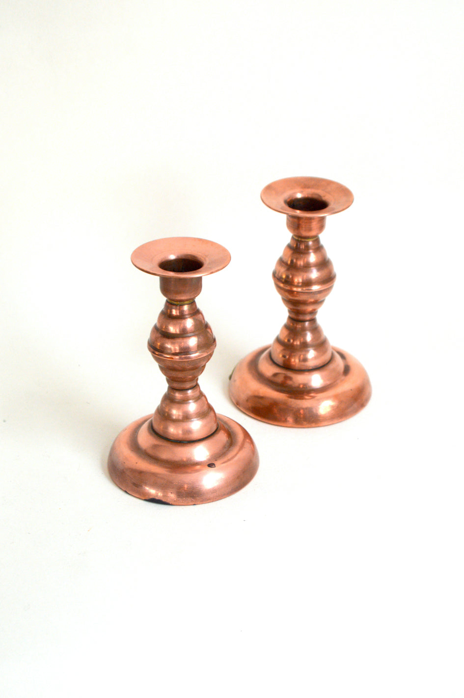 Paire de bougeoirs en cuivre