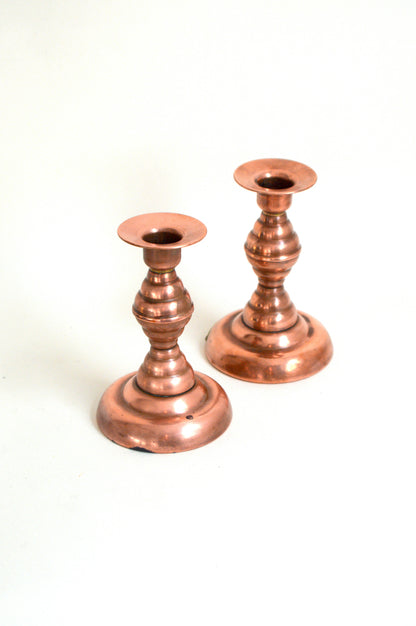Paire de bougeoirs en cuivre