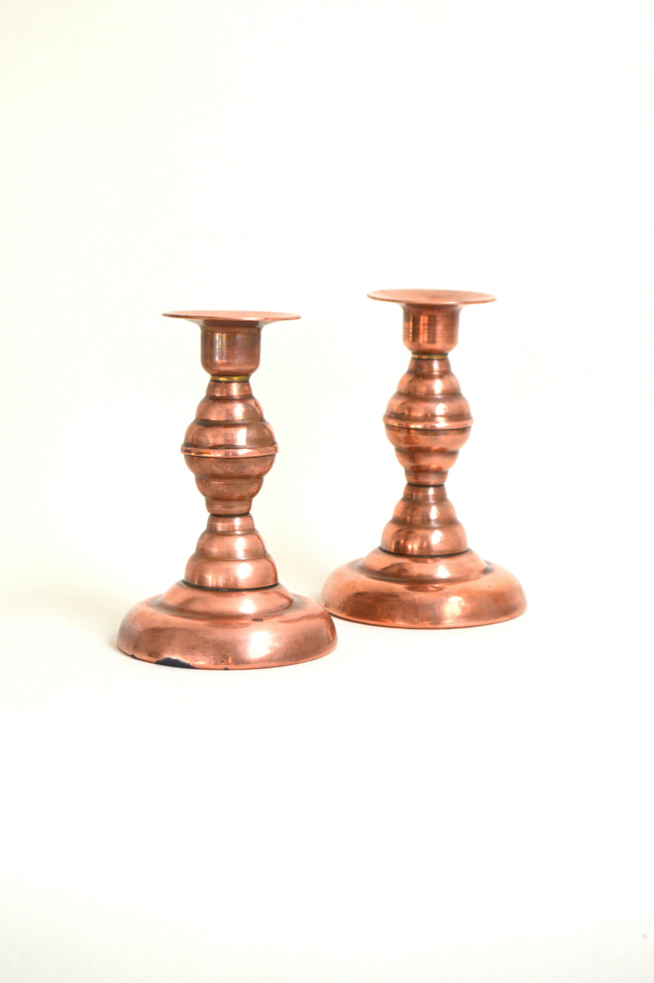 Paire de bougeoirs en cuivre