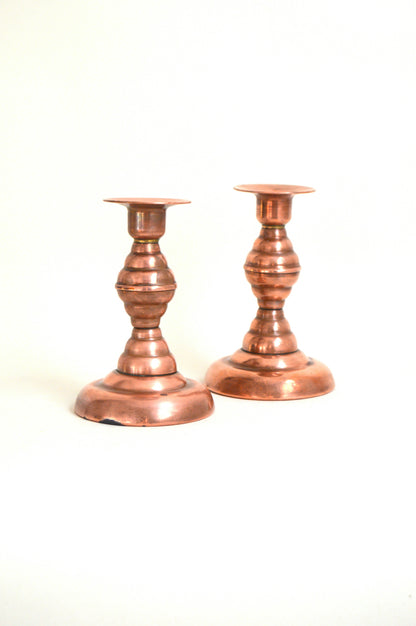 Paire de bougeoirs en cuivre