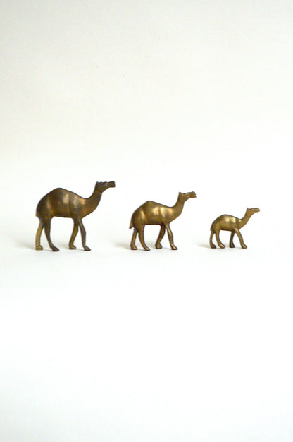 Trio de chameaux en laiton