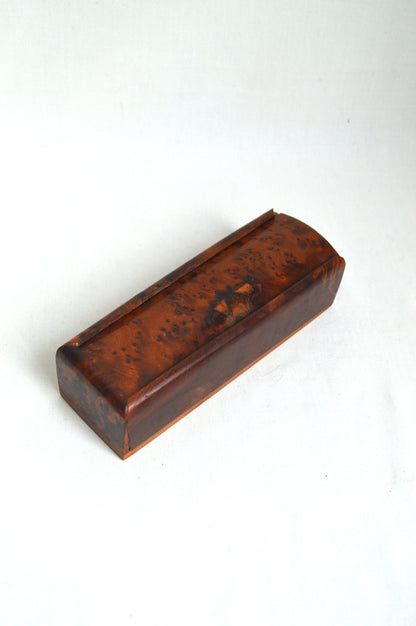 Boîte de dominos vintage