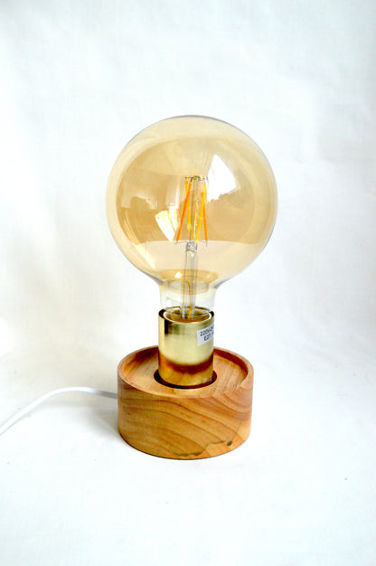 lampe sur pied en bois