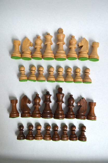 Pièces d'échecs en bois