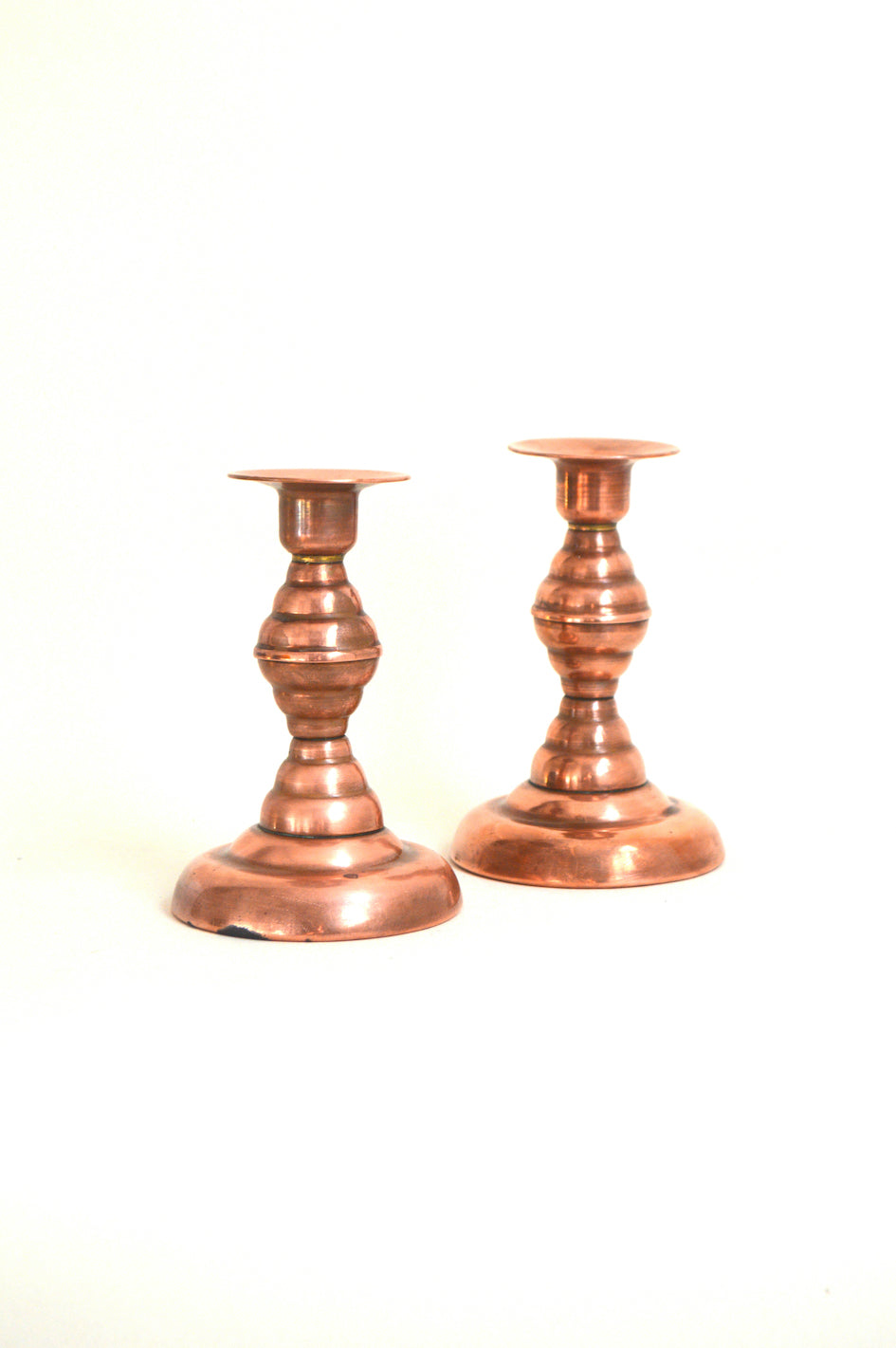 Paire de bougeoirs en cuivre